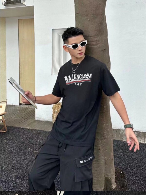 12_0fe70b5f-02ee-41a4-b139-82c77838d5f1 Balenciaga Paris Logo T-Shirt