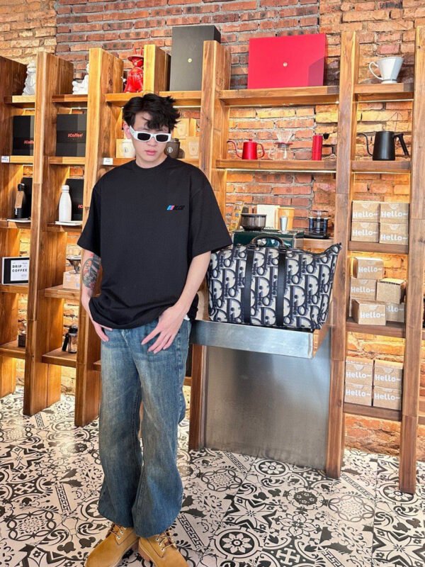 12_196cebee-e8c0-4e99-b6e9-d0a4dd05be14 Balenciaga T-Shirt