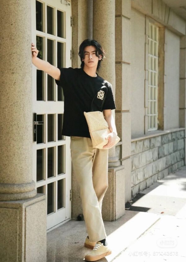 12_99fee2a5-81a0-440f-871d-751f672b3c93 Loewe Embroidered Pocket T-Shirt in Black