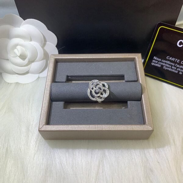 18K CC Fil De Cam¨¦lia Ring