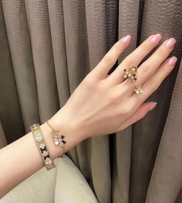 18K White Gold Perl¨¦e Clovers Bracelet