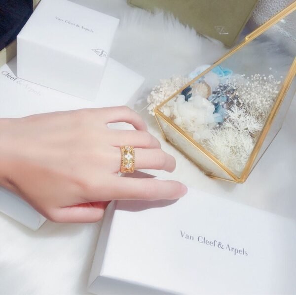 18K Yellow Gold Perl¨¦e Clovers Ring