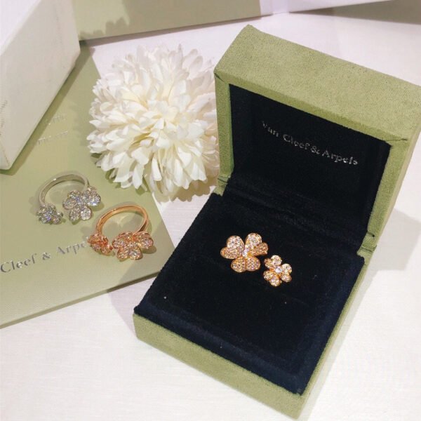 18K Frivole Between the Finger Ring