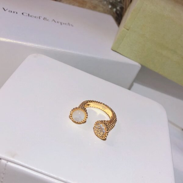 18K Perl¨¦e Couleurs Between The Finger Ring
