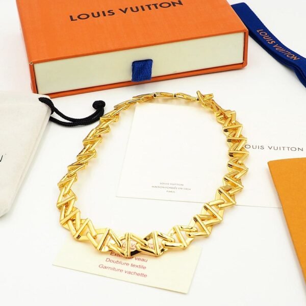 18K Louis Volt Curb Chain Necklace