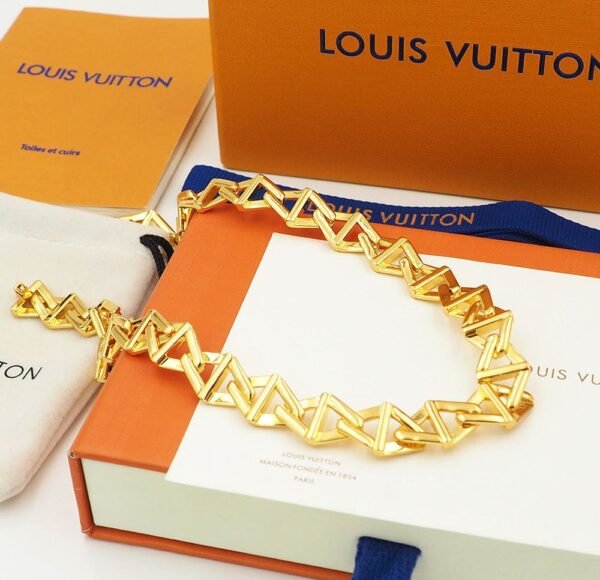 18K Louis Volt Curb Chain Necklace
