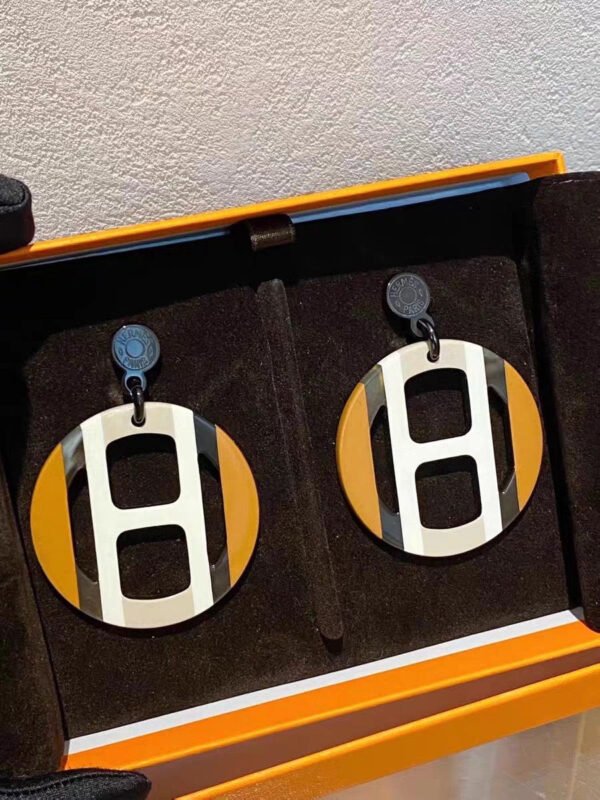18K H Equipe Stud Earrings