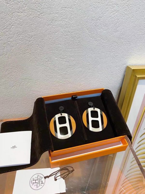 18K H Equipe Stud Earrings