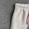 SYNA WORLD SYNA LOGO SWEATPANTS GREY PINK