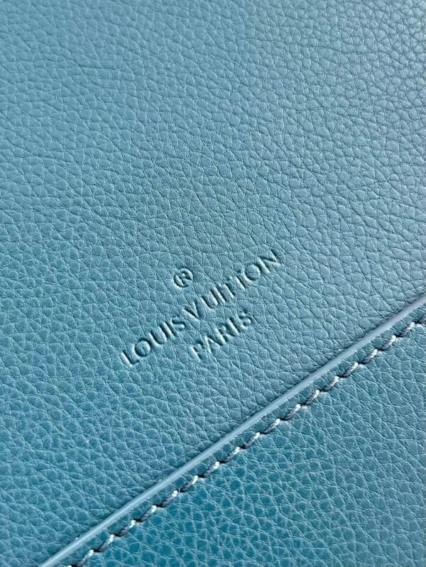 1f9a8463 LV Messenger Grain Blue For Men, Bags, Shoulder And Crossbody Bags 11in/28cm LV M59327