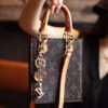 1V key chain-713