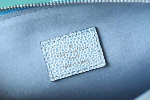 LV Coussin PM High Shiny Alligator Light Blue For Women,  Shoulder And Crossbody Bags 10.2n/26cm LV?