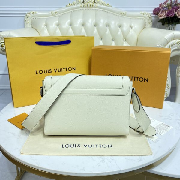 LV New Flap Messenger Bag Taiga White For Men, Bags, Shoulder And Crossbody Bags 11.1in/28.3cm LV?