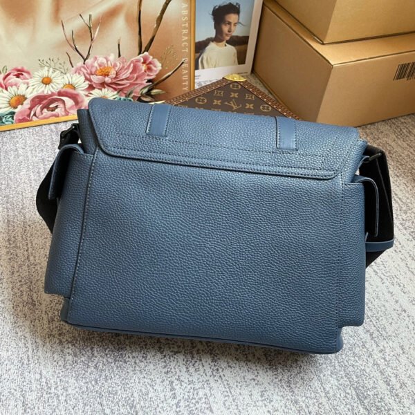 LV Christopher Messenger Taurillon Blue For Men, Bags, Shoulder And Crossbody Bags 11.4in/29cm LV M58475