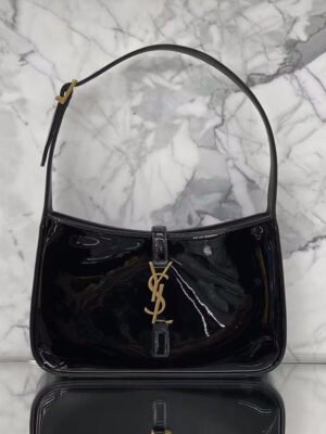 YSSL Le 5 ¨¤ 7 Hobo Bag In Smooth Noir For Women 9in/23cm YSL 6572280UF0W1000