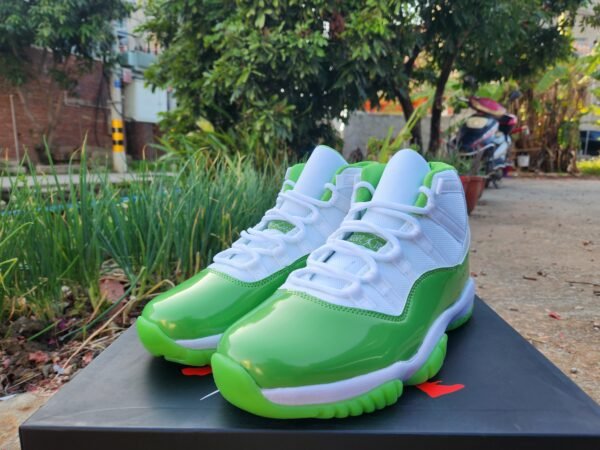 JORDAN 11 Green and White