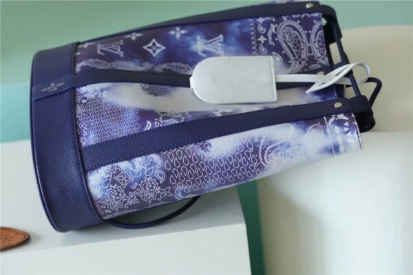 LV Randonee Messenger Monogram Stripes Blue For Men, Bags, Shoulder And Crossbody Bags 10.4in/26cm LV?