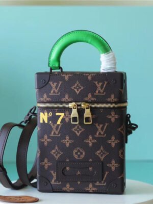 LV Vertical Box Trunk Monogram Canvas For Men, Bags, Shoulder And Crossbody Bags 8.7in/22cm LV M59664