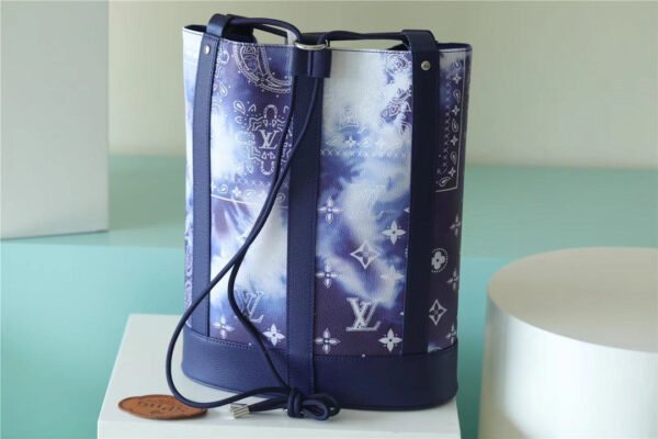 LV Randonee Messenger Monogram Stripes Blue For Men, Bags, Shoulder And Crossbody Bags 10.4in/26cm LV?