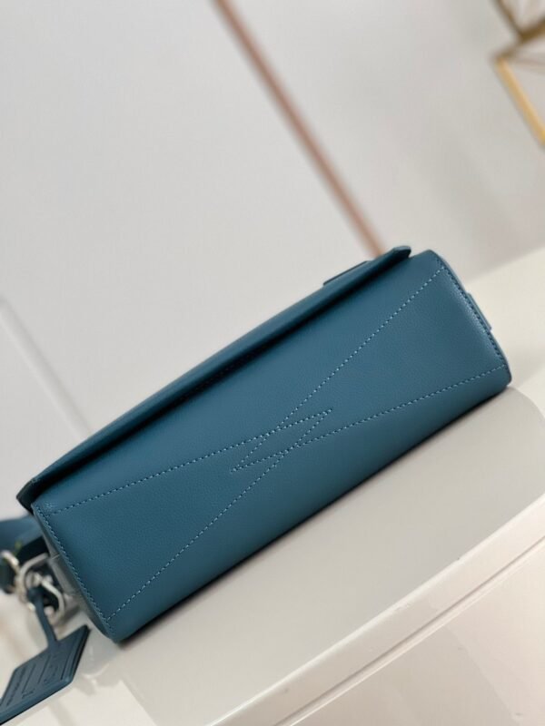 7066a778 LV Messenger Grain Blue For Men, Bags, Shoulder And Crossbody Bags 11in/28cm LV M59327