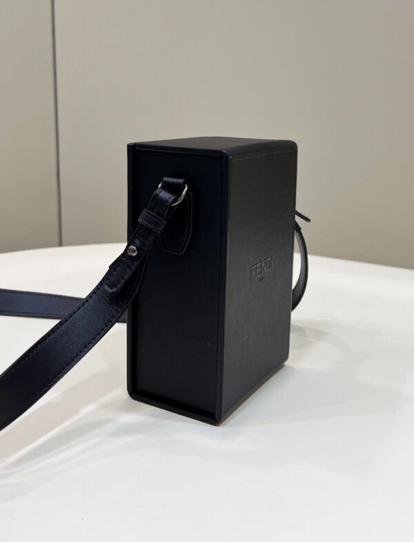 FI Vertical Box Black RM 6,400 Bag For Woman 17cm/6.5in 7VA519AFB3F1Z35