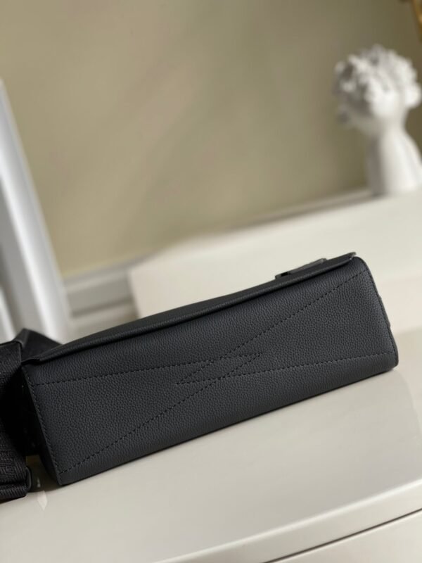 77105f44 LV Messenger Grain Black For Men, Bags, Shoulder And Crossbody Bags 11in/28cm LV M57080