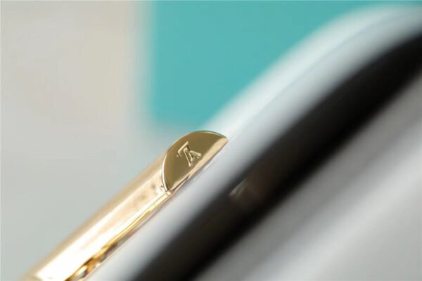 LV Twist MM Epi White For Women, Women¡¯s Bags, Shoulder And Crossbody Bags 9.1in/23cm LV M55513