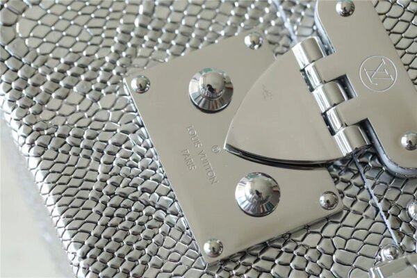 LV Petite Malle High Shiny Alligator Silver For Women,  Shoulder And Crossbody Bags 7.9in/20cm LV?