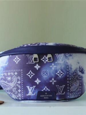 LV Discovery Bumbag PM Monogram Blue For Men, Bags, Shoulder And Crossbody Bags 17.3in/44cm LV M20587