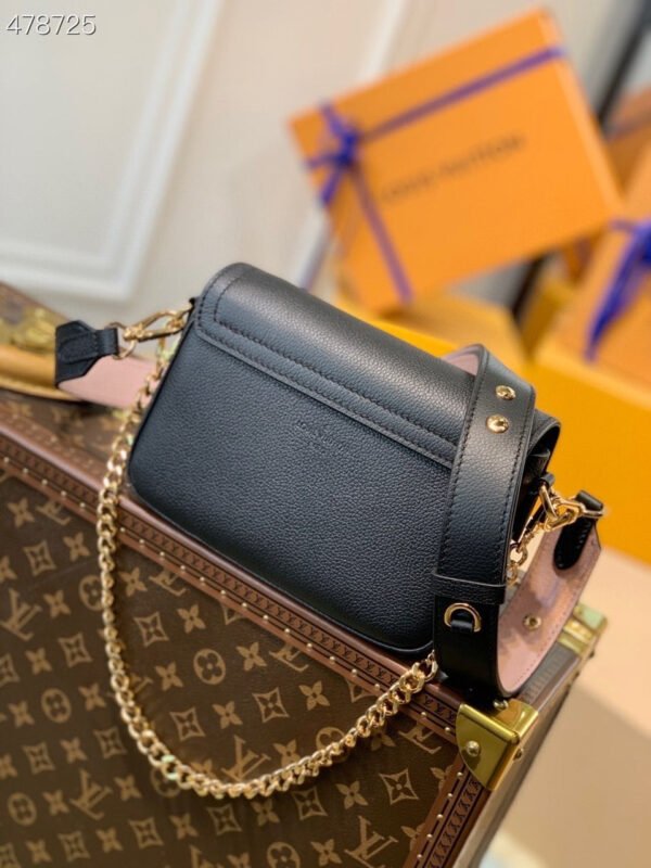 8B5CA5F2-A9E6-4B4B-8026-4C1C9BA9F6C2-62641-1624388940-1 LV Lockme Tender Bag Black For Women, Women¡¯s Handbags, Shoulder And Crossbody Bags 7.5in/19cm LV M58557