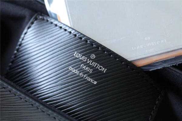 ouis Vuitton Twist MM Epi Black For Women,  Shoulder And Crossbody Bags 9.1in/23cm LV?