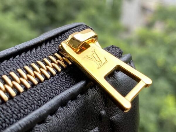 LV Coussin PM Monogram Embossed Puffy Black For Women, Women¡¯s Handbags, Shoulder And Crossbody Bags 10.2in/26cm LV M57790