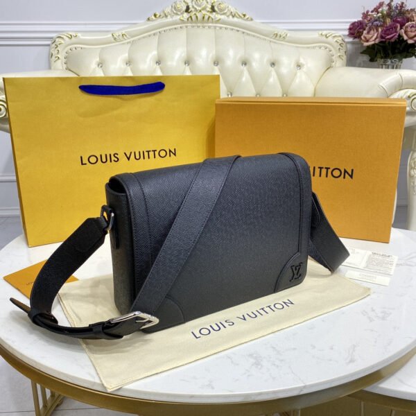 9862f6c0 LV New Flap Messenger Bag Taiga Black For Men, Bags, Shoulder And Crossbody Bags 11.1in/28.3cm LV M30807