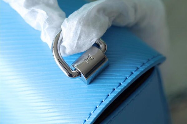 LV Twist MM Epi Blue For Women,  Shoulder And Crossbody Bags 9.1in/23cm LV