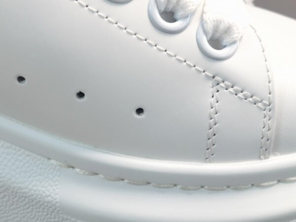 ALEXANDER MCQUEEN SNEAKERS x WHITE VANILLA