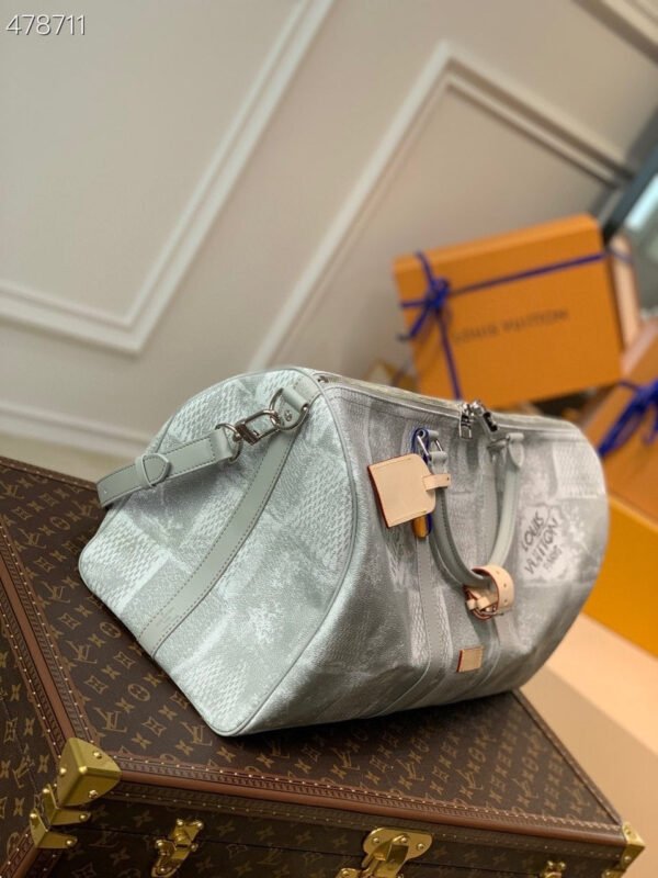 D06F4212-8C45-4B56-ADF8-9F2BFBC12BC3-48201-1624385351 LV Keepall Bandouliere 50 Damier Salt Canvas Stone Grey For Men, Bags, Travel Bags 19.7in/50cm LV N50069