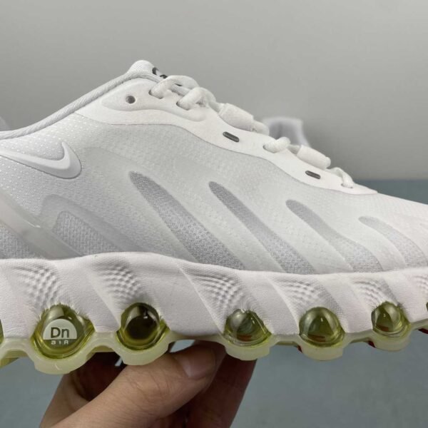 NIKE AIR MAX DN8