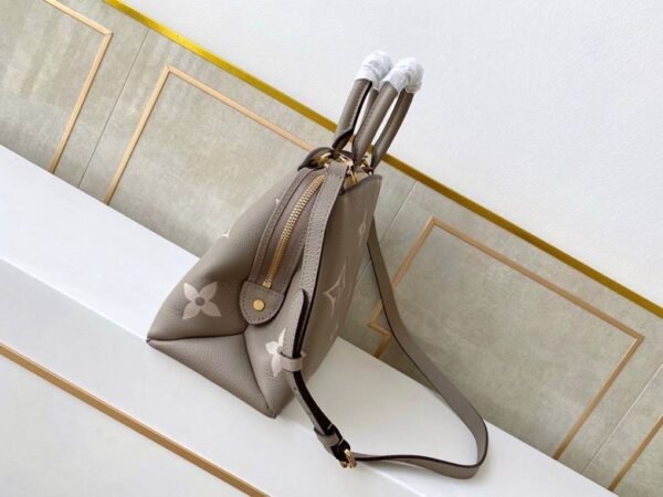 WhatsApp-Image-2021-11-19-at-11-55-07 LV Petit Palais Monogram Flowers Tourterelle/Creme For Women, Shoulder And Crossbody Bags 11.4in/29cm LV M58914