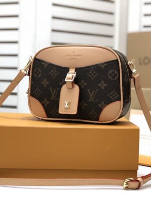 LV Deauville Mini Monogram Canvas By Nicolas Ghesquiere For Women, Women’s Handbags, Shoulder And Crossbody Bags 8.3in/22cm LV M45528