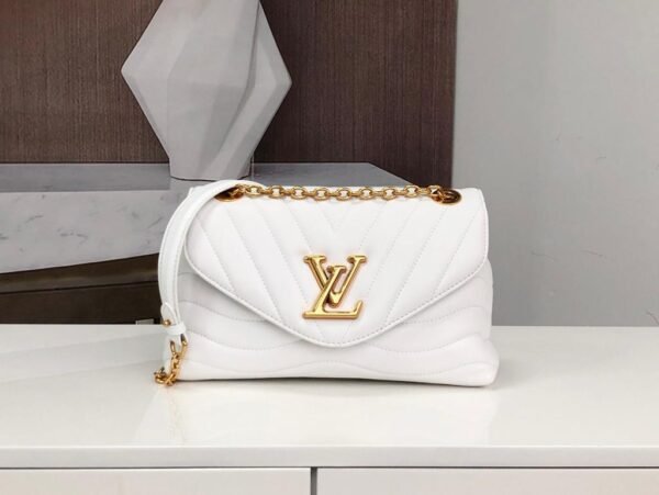WhatsApp-Image-2022-02-21-at-13-50-19-1-1 LV New Wave Chain Bag White For Women, Shoulder And Crossbody Bags 9.4in/24cm LV M58549