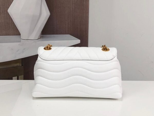WhatsApp-Image-2022-02-21-at-13-50-19-2-1 LV New Wave Chain Bag White For Women, Shoulder And Crossbody Bags 9.4in/24cm LV M58549