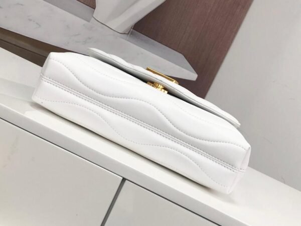 WhatsApp-Image-2022-02-21-at-13-50-19-3-1 LV New Wave Chain Bag White For Women, Shoulder And Crossbody Bags 9.4in/24cm LV M58549