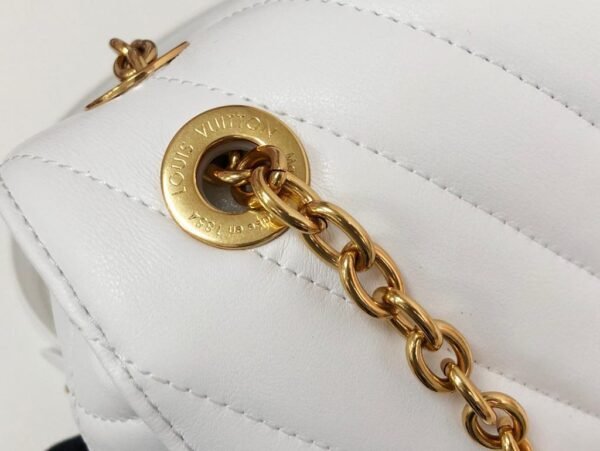 WhatsApp-Image-2022-02-21-at-13-50-19-5-1 LV New Wave Chain Bag White For Women, Shoulder And Crossbody Bags 9.4in/24cm LV M58549