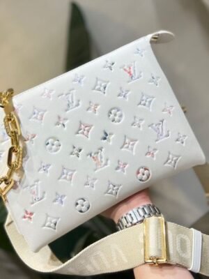 LV Coussin PM Puffy White For Women,  Shoulder And Crossbody Bags 10.2n/26cm LV M21209