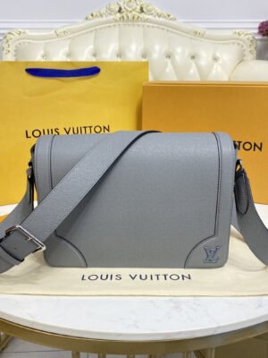 LV New Flap Messenger Bag Taiga Grey For Men, Bags, Shoulder And Crossbody Bags 11.1in/28.3cm LV