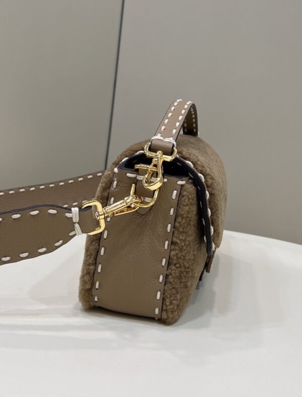 FI Baguette Beige Sheepskin Bag For Woman 27cm/10.5in 8BR600AH96F1F7O