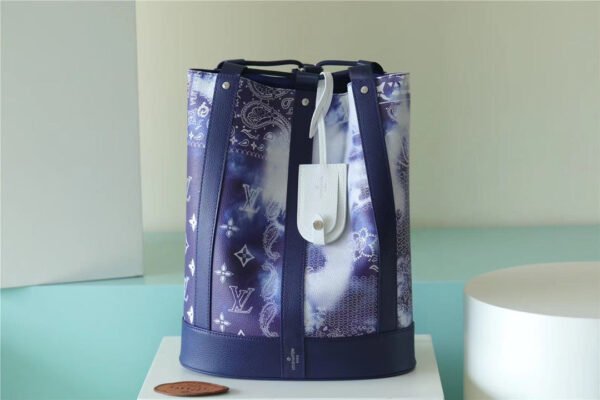 LV Randonee Messenger Monogram Stripes Blue For Men, Bags, Shoulder And Crossbody Bags 10.4in/26cm LV?