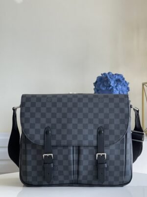 LV Christopher Messenger Bag Damier Graphite Canvas For Men, Bags, Shoulder And Crossbody Bags 13in/33cm LV N41500
