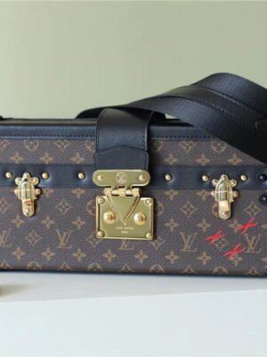 LV Petite Malle East-West Monogram Canvas By Nicolas Ghesquiere For Women,  Shoulder And Crossbody Bags 27cm/10.6in LV M46120