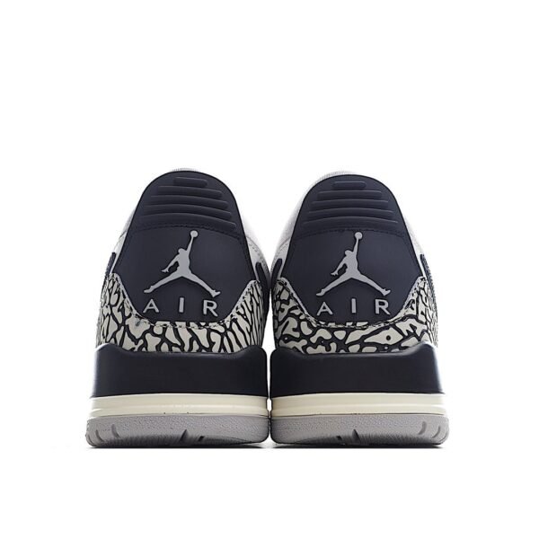 air-jordan-11-whitegrey-985166 AIR JORDAN 11 "White/Grey"